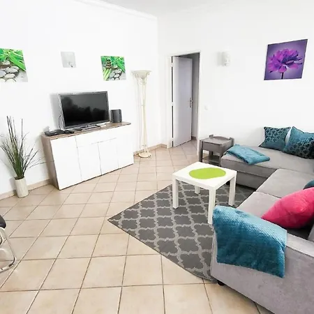 Lägenhet Grosse In Mit Privatem Balkon