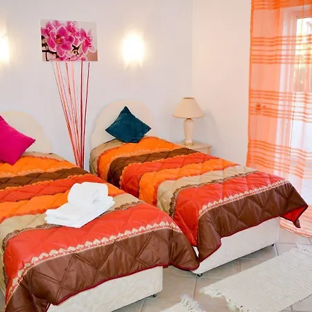 Grosse In Mit Privatem Balkon Apartment *