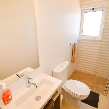 Grosse In Mit Privatem Balkon Apartment *